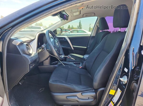 JTMZFREV9HJ719252 2017 TOYOTA RAV4 Черный Вид салона спереди