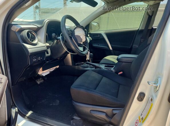 JTMZFREVXHJ136642 2017 TOYOTA RAV4 White Widok wnętrza z przodu