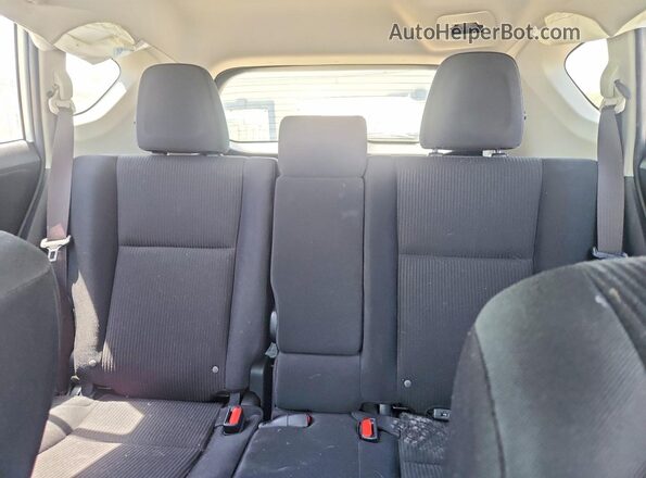 JTMZFREVXHJ136642 2017 TOYOTA RAV4 White Widok tylnych siedzeń