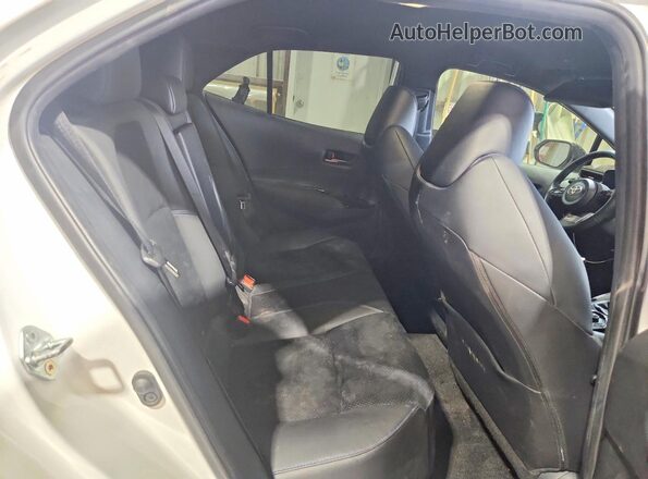 JTNABAAE7RA012440 2024 TOYOTA GR White უკანა სალონის ხედი