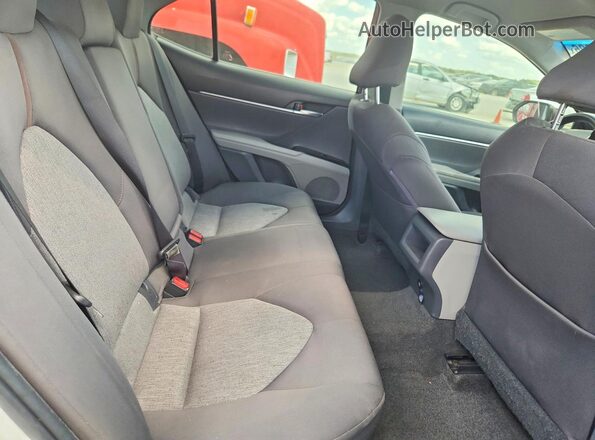JTNB11HK5J3028311 2018 TOYOTA CAMRY White უკანა სავარძლების ხედი
