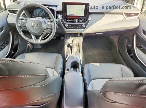 JTNC4MBE1S3241676 2025 TOYOTA COROLLA Белый Вид панели приборов