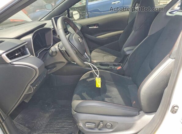 JTND4MBE8T3266791 2026 TOYOTA COROLLA White Widok wnętrza z przodu