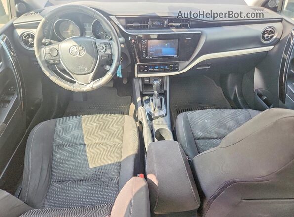 JTNKARJE3HJ537869 2017 TOYOTA COROLLA Серебряный Вид панели приборов