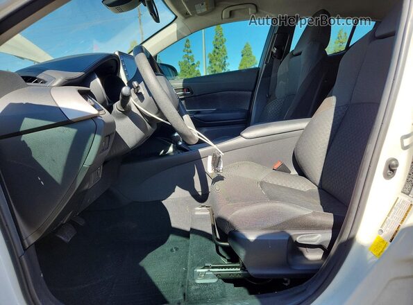 JTNKHMBX2M1122146 2021 TOYOTA C-HR White Front interior view