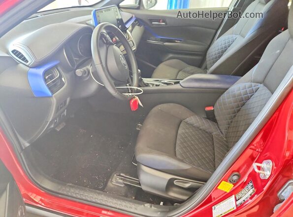 JTNKHMBX7L1065375 2020 TOYOTA C-HR Красный Вид салона спереди