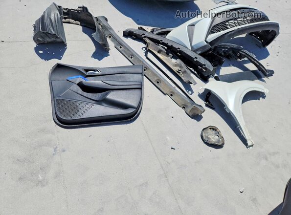 JTNKHMBX8L1077700 2020 TOYOTA C-HR White Widok naklejki z numerem VIN