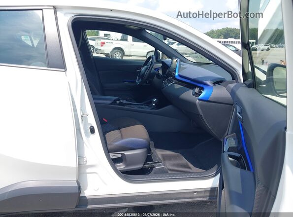 JTNKHMBX8M1126010 2021 TOYOTA C-HR Белый Вид салона спереди