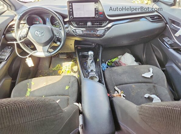 JTNKHMBX9K1047376 2019 TOYOTA C-HR Silver Widok deski rozdzielczej