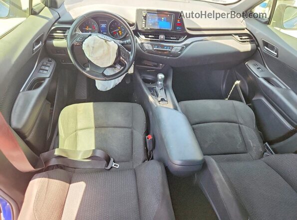 JTNKHMBXXJ1010609 2018 TOYOTA C-HR Blue Widok deski rozdzielczej
