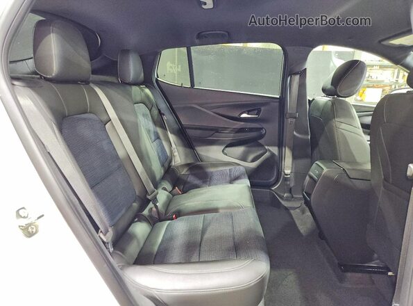 KL47LAEP2TB068398 2026 BUICK OTHER White Vista interior trasera