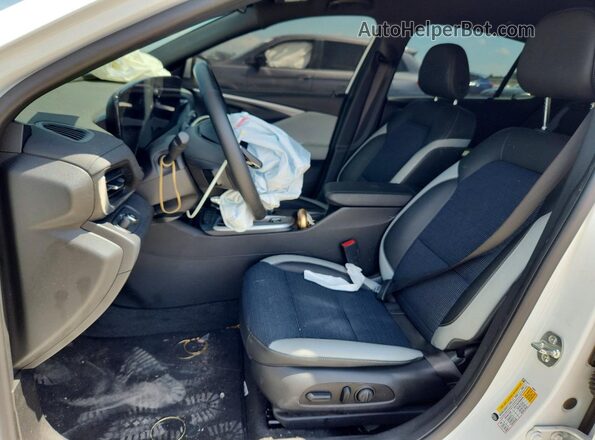KL47LAEP8SB238505 2025 BUICK OTHER White წინა სალონის ხედი