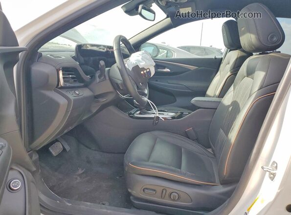 KL47LCEP6TB050837 2026 BUICK OTHER White Սալոնի դիմացի տեսք