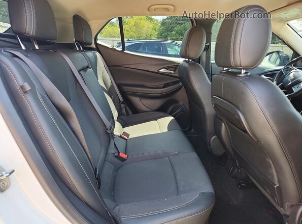 KL4AMBS20RB009425 2024 BUICK ENCORE White Вид задньої частини салону