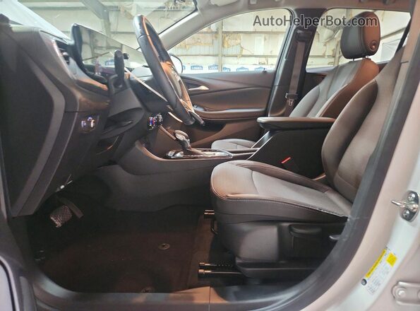 KL4AMBSL3TB104447 2026 BUICK ENCORE White Вид салону спереду