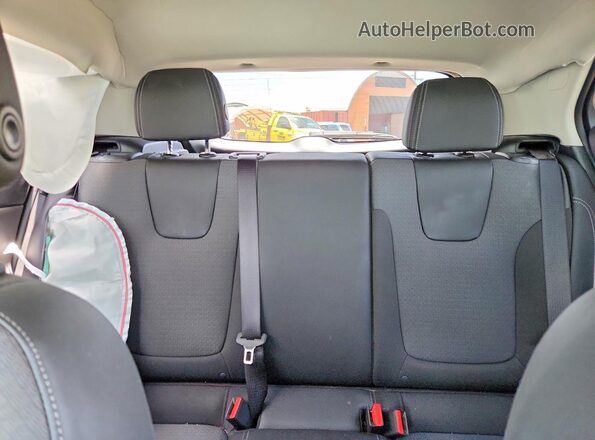KL4AMBSL3TB233014 2026 BUICK ENCORE Silver Vista de los asientos traseros