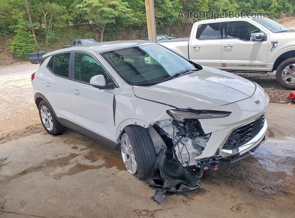 KL4AMBSL6TB131769 2026 BUICK ENCORE White Delantero derecho