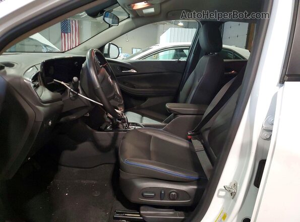KL4AMESL2SB020555 2025 BUICK ENCORE White წინა სალონის ხედი