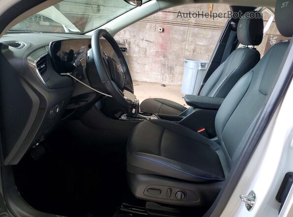 KL4AMESL2TB165645 2026 BUICK ENCORE White Vista interior delantera
