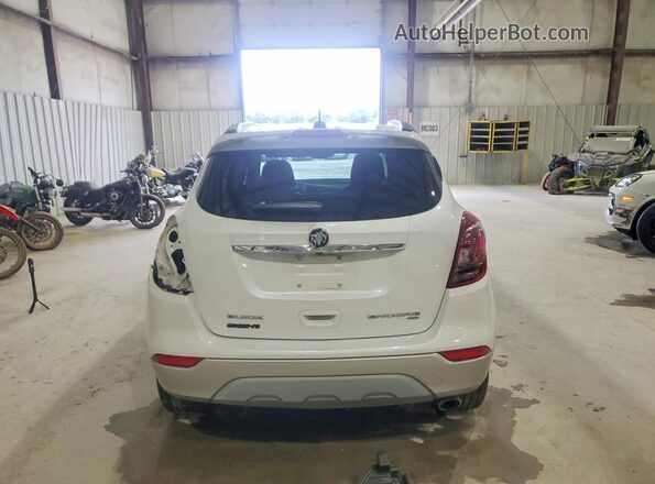 KL4CJ2SM0JB654910 2018 BUICK ENCORE White Вид ззаду