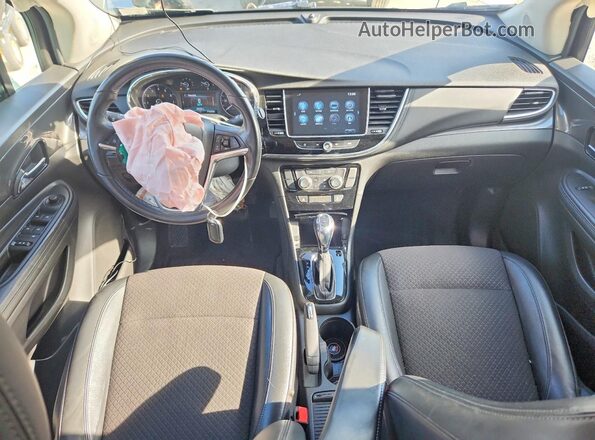 KL4CJASB2JB555403 2018 BUICK ENCORE Серебряный Вид панели приборов