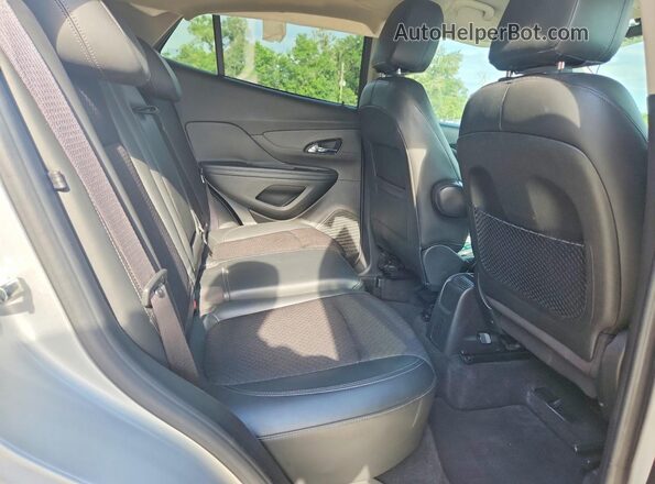 KL4CJASB2JB555403 2018 BUICK ENCORE Серебряный Вид задней части салона