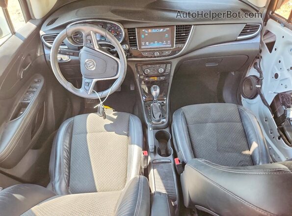 KL4CJASB9HB070962 2017 BUICK ENCORE Белый Вид панели приборов