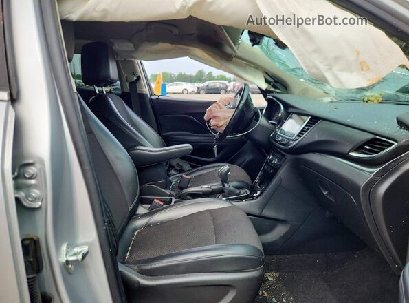 KL4CJASBXJB519829 2018 BUICK ENCORE Silver Front interior view