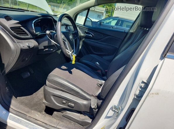 KL4CJESB5LB051650 2020 BUICK ENCORE Белый Вид салона спереди