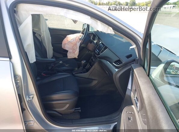 KL4CJESM3NB533795 2022 BUICK ENCORE Silver Вид салону спереду