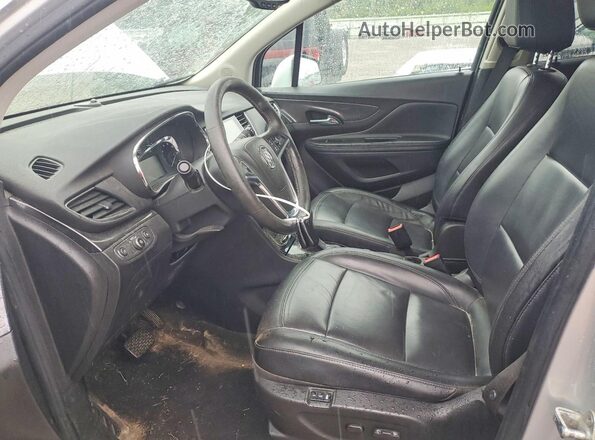 KL4CJGSB4JB619122 2018 BUICK ENCORE Серебряный Вид салона спереди