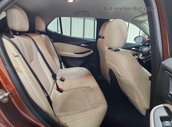 KL4MMBS21MB126825 2021 BUICK ENCORE Orange Widok wnętrza z tyłu