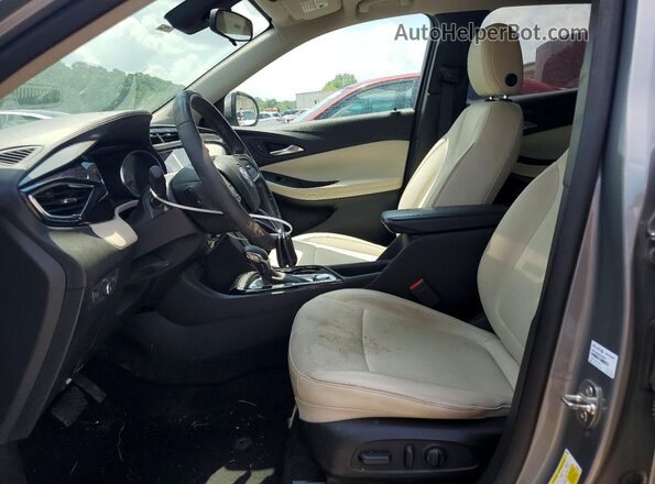KL4MMBS22PB130936 2023 BUICK ENCORE Silver Vista interior delantera
