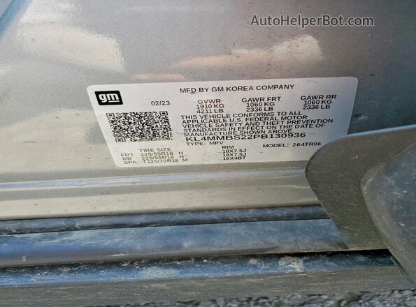 KL4MMBS22PB130936 2023 BUICK ENCORE Silver Vista de la etiqueta del VIN