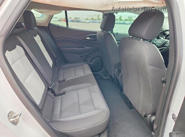 KL77LFE20RC214420 2024 CHEVROLET TRAX White Вид задньої частини салону