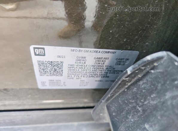 KL77LFE21RC071896 2024 CHEVROLET TRAX Brown Vista de la etiqueta del VIN