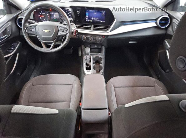 KL77LFE21RC086477 2024 CHEVROLET TRAX Gray წინა პანელის ხედი