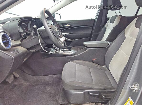 KL77LFE21RC086477 2024 CHEVROLET TRAX Gray წინა სალონის ხედი