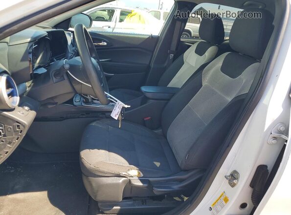 KL77LFE22RC070210 2024 CHEVROLET TRAX Белый Вид салона спереди