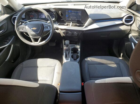 KL77LFE22RC161347 2024 CHEVROLET TRAX Gray Dashboard view