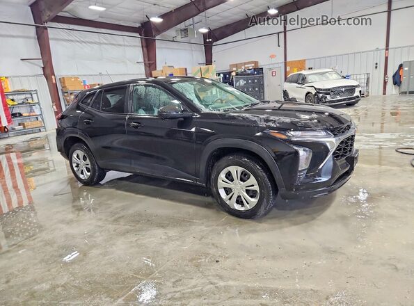 KL77LFE25RC243461 2024 CHEVROLET TRAX Черный Передняя правая четверть