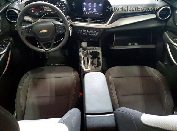 KL77LFE26RC065219 2024 CHEVROLET TRAX Black Առջևի վահանակի տեսք