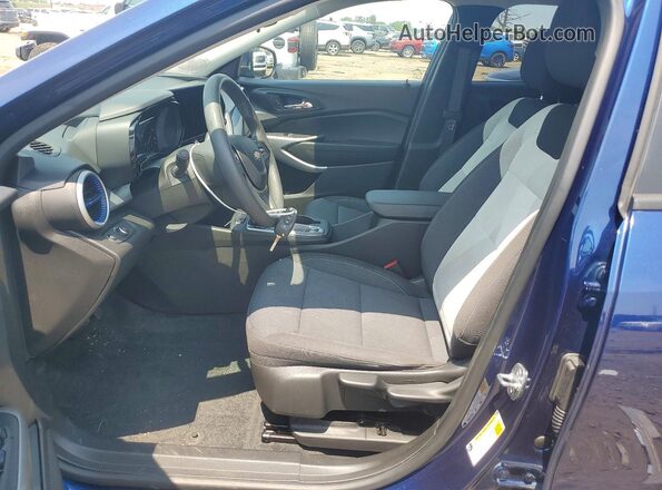 KL77LFE27RC097774 2024 CHEVROLET TRAX Blue Front interior view