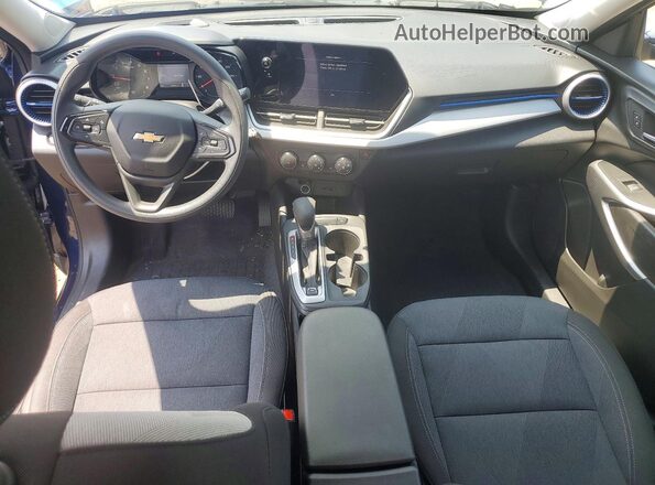 KL77LFE27RC097774 2024 CHEVROLET TRAX Blue Dashboard view