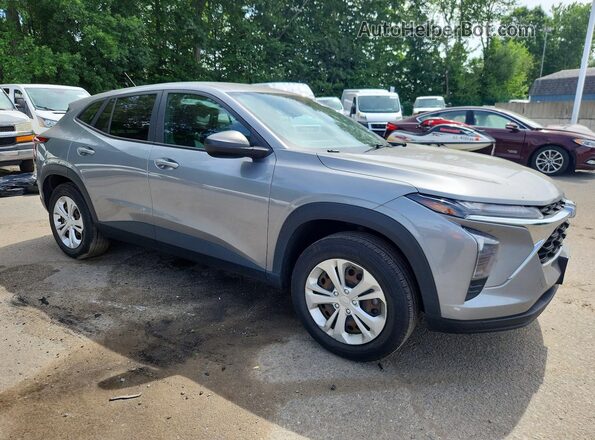 KL77LFE28RC021206 2024 CHEVROLET TRAX Silver Przód prawy