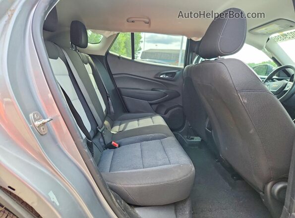 KL77LFE28RC021206 2024 CHEVROLET TRAX Silver Widok wnętrza z tyłu