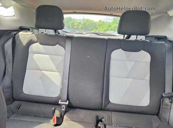 KL77LFE28RC021206 2024 CHEVROLET TRAX Silver Widok tylnych siedzeń