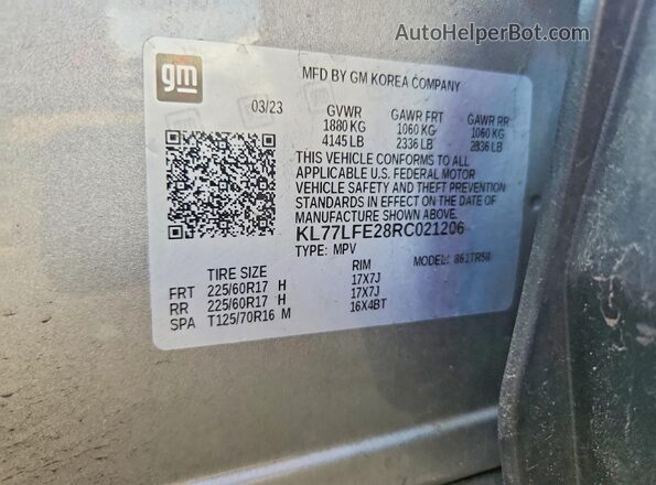 KL77LFE28RC021206 2024 CHEVROLET TRAX Silver Widok naklejki z numerem VIN