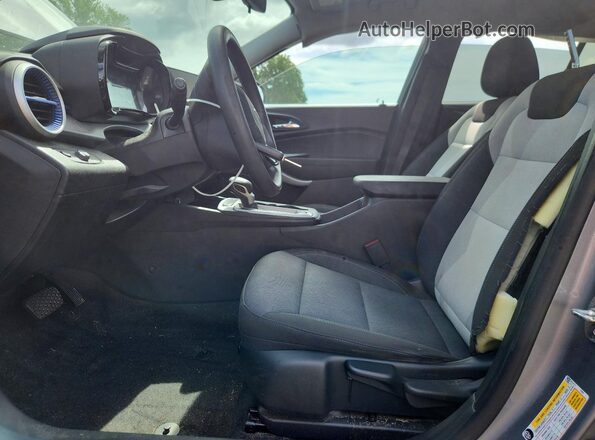 KL77LFE28RC021206 2024 CHEVROLET TRAX Silver Widok wnętrza z przodu
