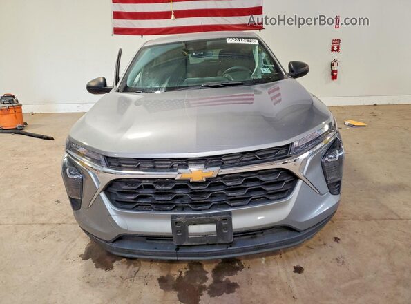 KL77LFE28RC088016 2024 CHEVROLET TRAX Серый Вид спереди